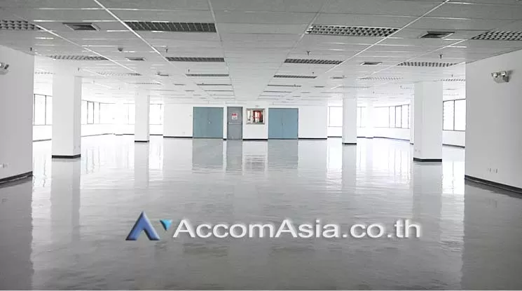 4  Office Space For Rent in Silom ,Bangkok BTS Sala Daeng at Q House Convent AA12145